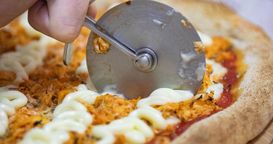 Como escolher o melhor cortador de pizza profissional para aumentar a produtividade e reduzir o esforço